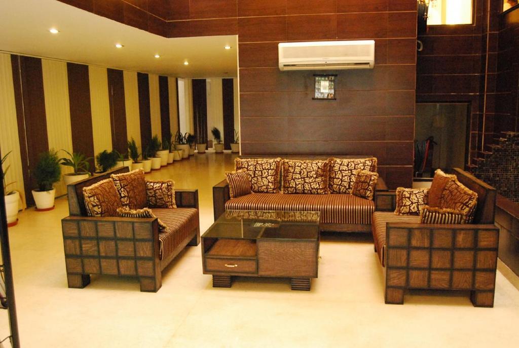 Hotel New Walnut Castle Paharganj Екстериор снимка