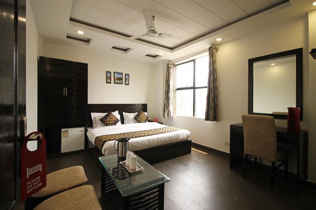 Hotel New Walnut Castle Paharganj Екстериор снимка