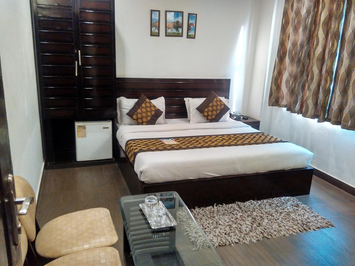 Hotel New Walnut Castle Paharganj Екстериор снимка