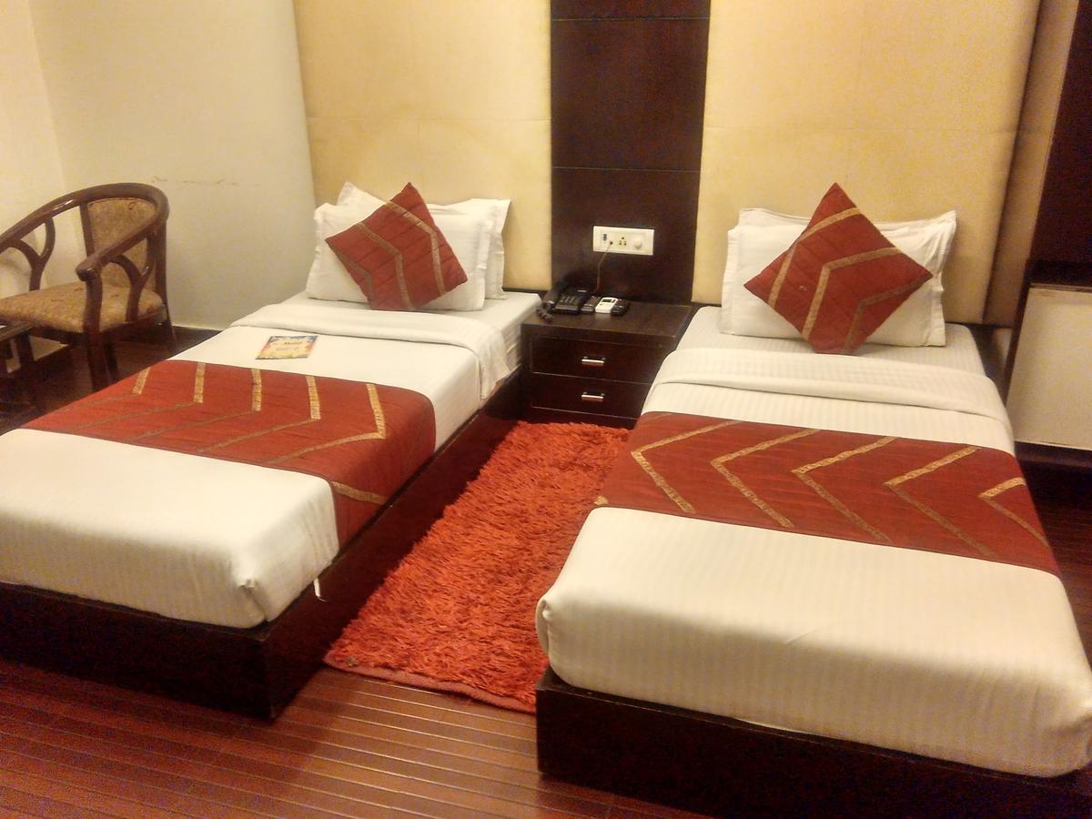 Hotel New Walnut Castle Paharganj Екстериор снимка